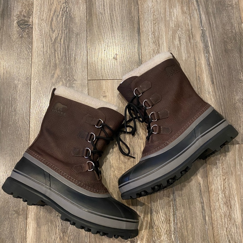 Sorel Caribou winter boots (2 piar)